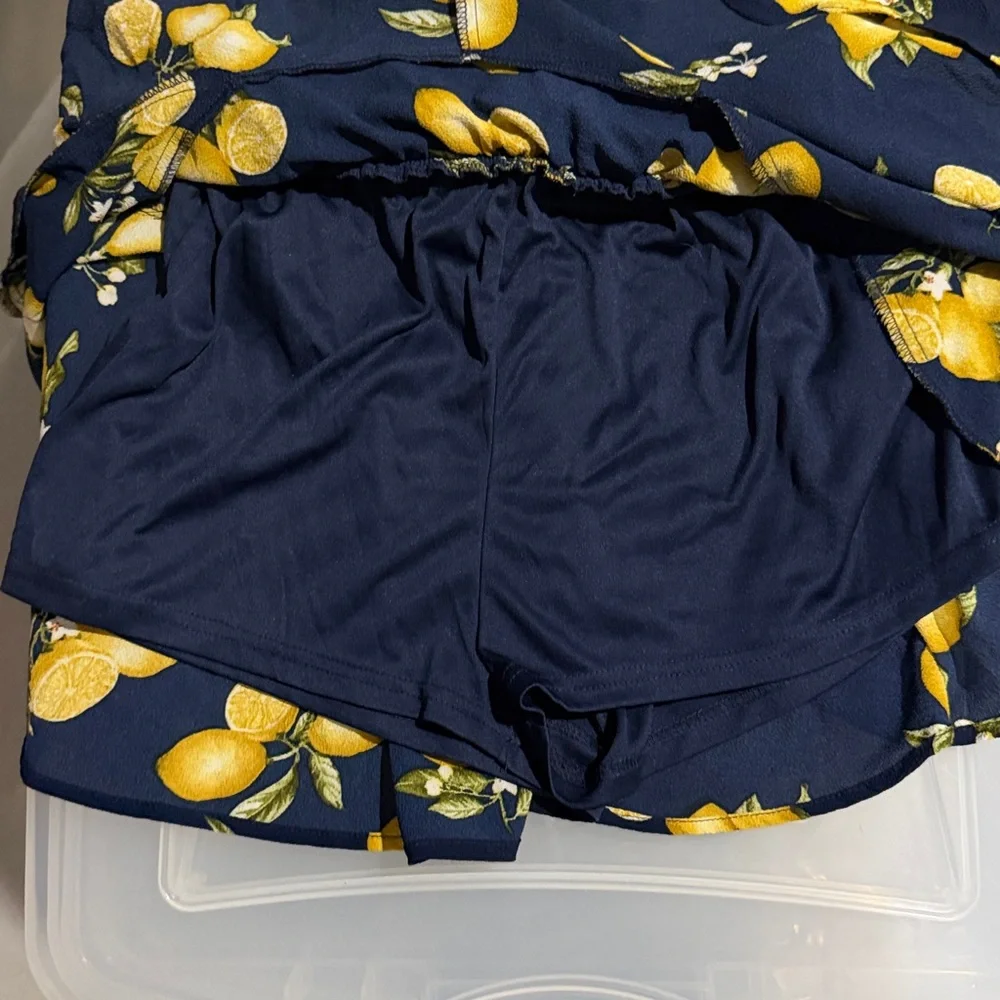 NWOT Sadie and Sage Navy Lemon Print Skort 🌸